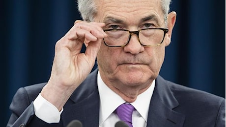 FED, tassi fermi (nonostante pressing Trump): crescono rischi inflazione e disoccupazione