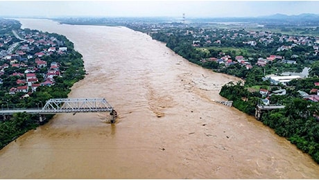 Cronaca Meteo - Crolla un ponte in Vietnam, 87 vittime