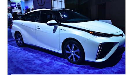 Le Toyota a idrogeno auto dei Giochi di Parigi: è polemica