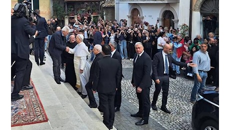 Leone XIV, visita a sorpresa del Papa al santuario di Genazzano. FOTO