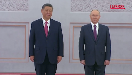 VIDEO Russia, Xi accolto a Mosca da Putin