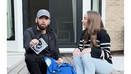 Eminem diventerà nonno: nel nuovo video del rapper la sorpresa della figlia Hailie Jade incinta