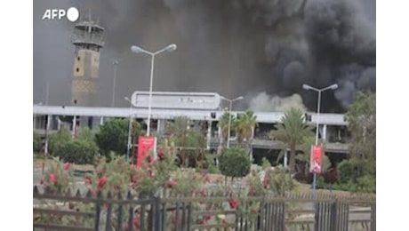 Yemen, Israele colpisce anche l'aeroporto di Sana'a