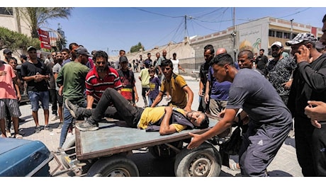 Guerra, ultime notizie. Hrw: «Crimini di guerra da Hamas in attacco del 7 ottobre». Gaza, oltre 60 palestinesi uccisi in raid israeliani
