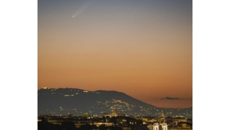 La cometa del secolo illumina il cielo di Roma