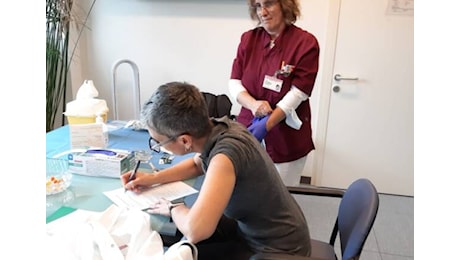 Vaccinato anche il personale dell'Ospedale di Legnano, Open day vaccinali nel prossimo weekend