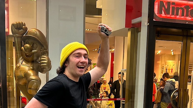 Nintendo Switch 2: un fan ha deciso di accamparsi fuori il Nintendo Store di New York con due mesi di anticipo! - Gametimers Nintendo Switch 2: un fan ha deciso di accamparsi fuori il Nintendo Store di New York con due mesi di anticipo! - Gametimers