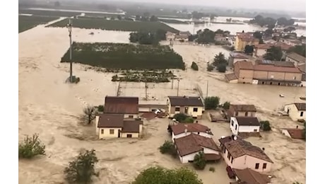 Devastante alluvione a Traversara di Bagnacavallo (RA), alcune case crollate: ci sono 2 dispersi