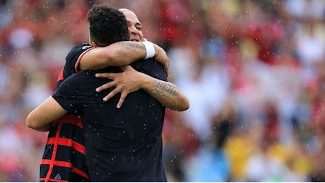 Adriano, l'ultima samba al Maracanà tra le lacrime. L'omaggio di Ronaldo e di tanti ex campioni