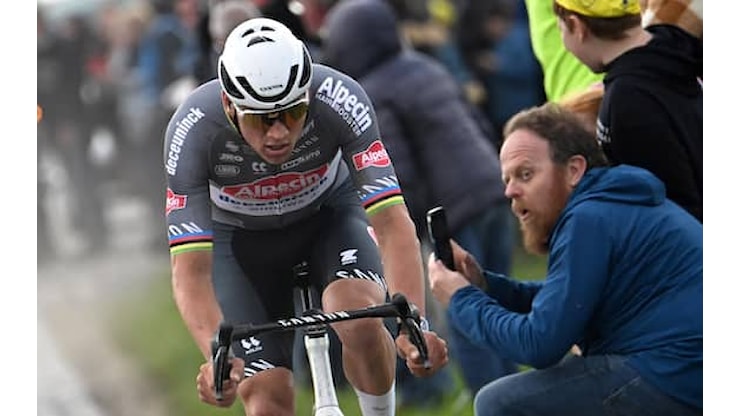 Ciclismo, Van der Poel vince la Parigi-Roubaix - Sky TG24