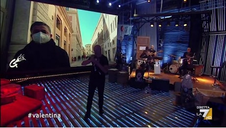 Così Diego Bianchi a Propaganda live ricorda la sua violinista Valentina Del Re, morta a 44 anni